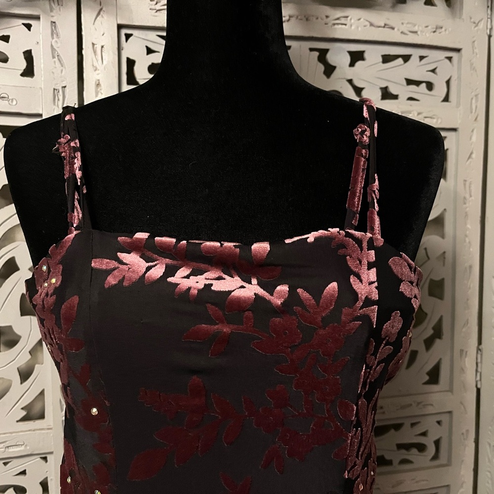 FOREVER 21 MAGNIFICENT BLACK WITH BURGUNDY RED VELVET ACCENTS FANCY MINI DRESS - Picture 6 of 8